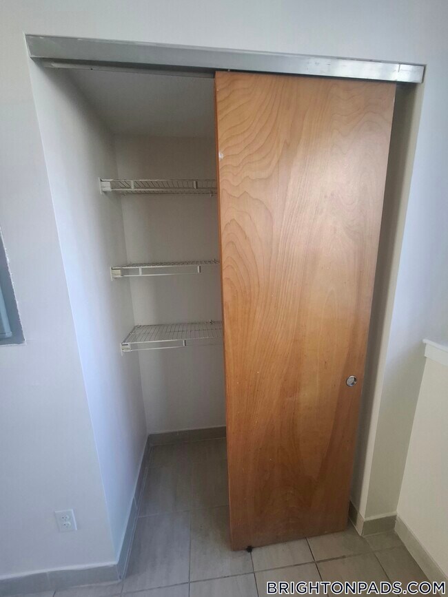 Photo - 148 N Beacon St Unidad B1