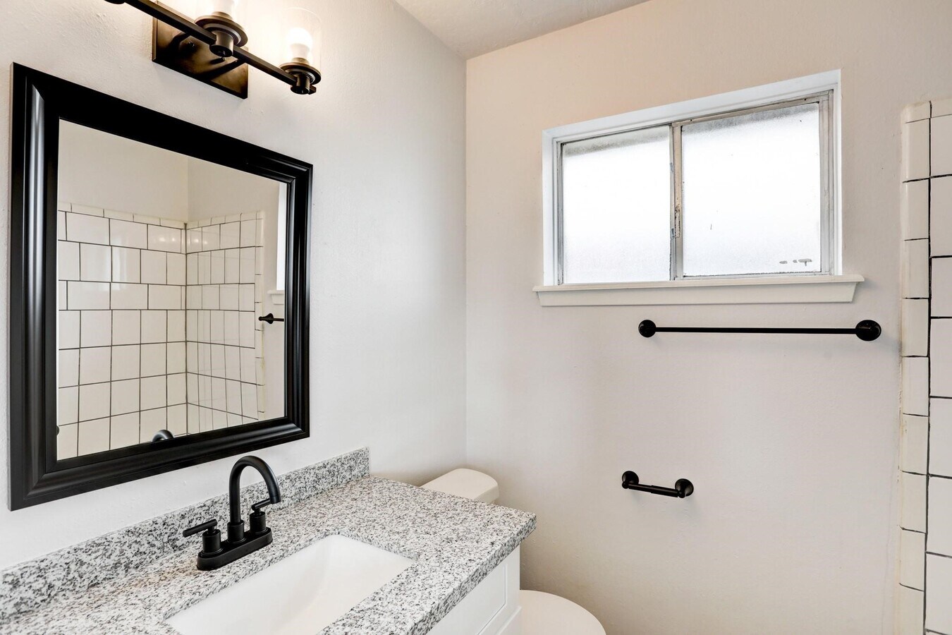 Photo - 5613 Armstrong