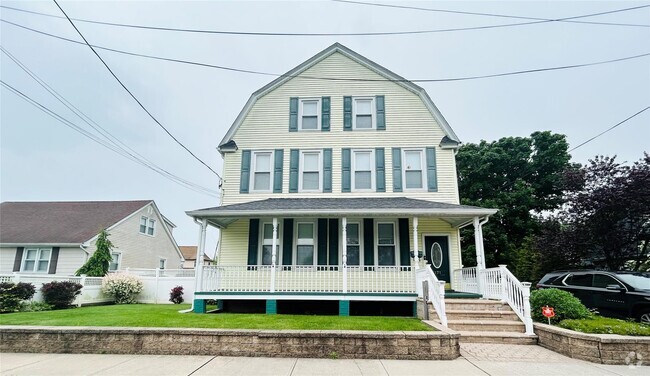 Building Photo - 171 N 5th St Rental