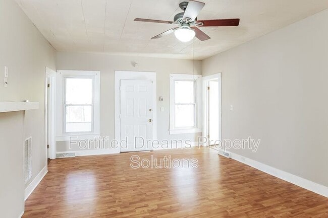 Photo - 842 Efird St