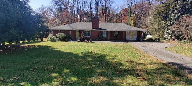 Building Photo - Ranch style home with full basement