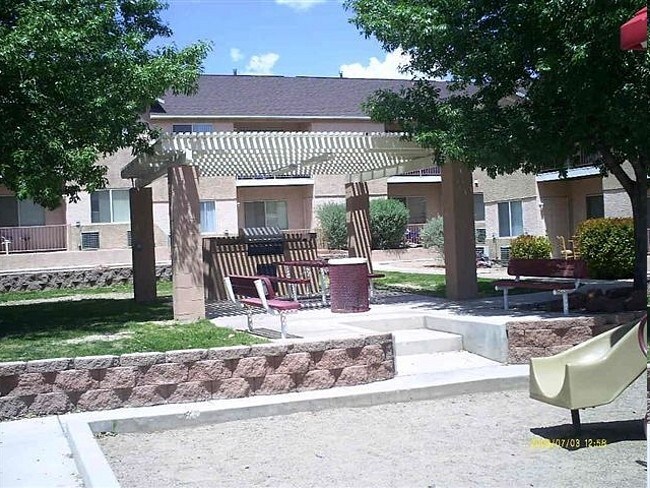 Photo - Courtside Apartments