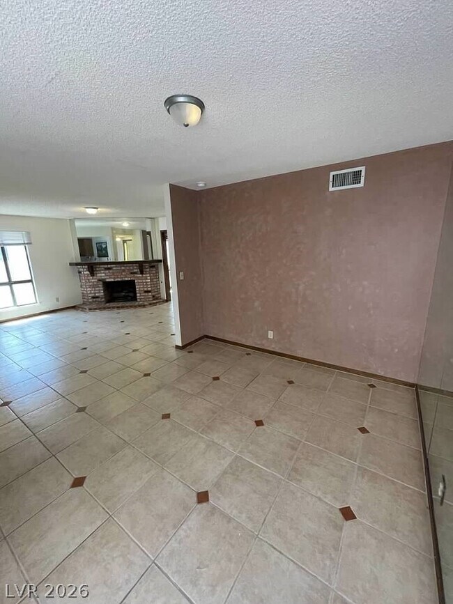 Photo - 600 Woodmount Dr
