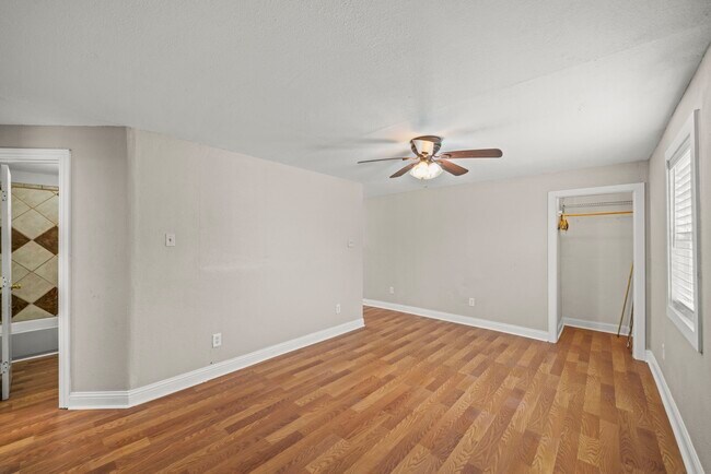 303 Linwood St Unit 1/2