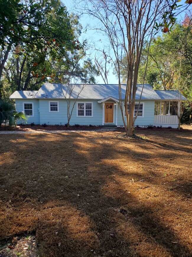 Looking for a cozy newly renovated home in... - Looking for a cozy newly renovated home in...