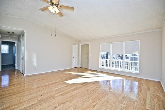 Photo - 11 Bromwich Ln