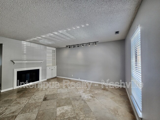 Photo - 737 Fox Ridge Dr