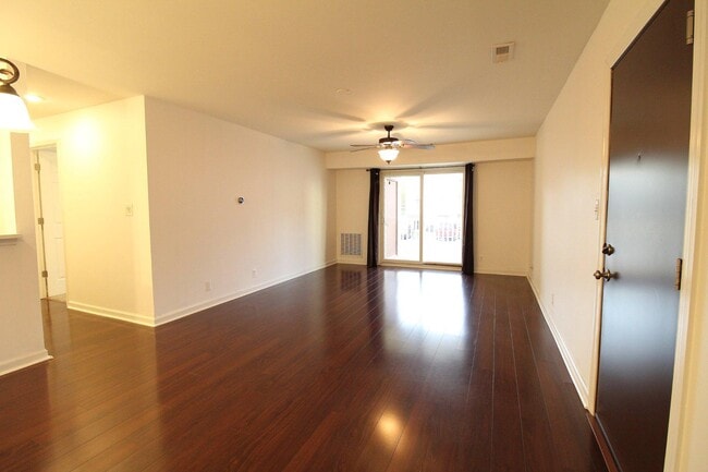 Photo - 102 Chesterfield Ln Unit 202