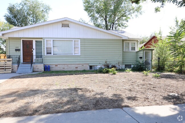 Building Photo - 1325 Texas Ave Unit B Rental