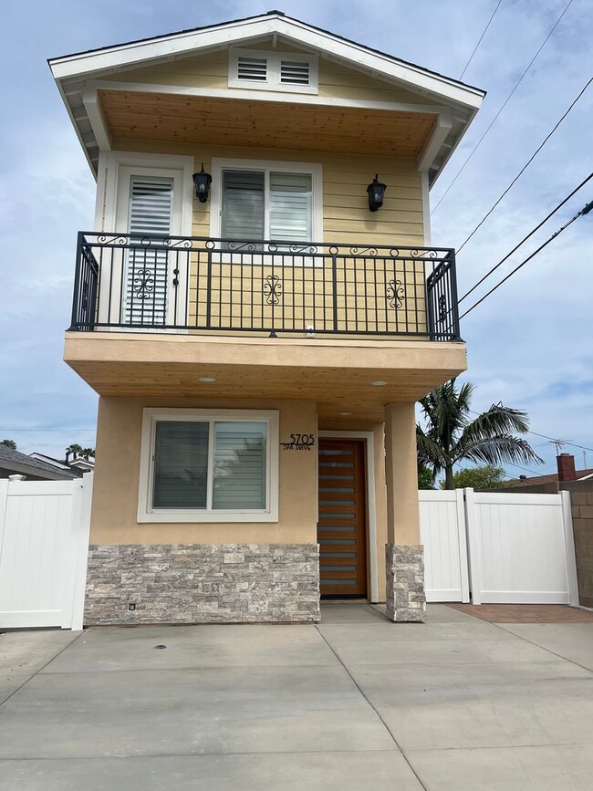 3 Bedroom/ 3 Bathroom Home in Huntington B... - 3 Bedroom/ 3 Bathroom Home in Huntington B...