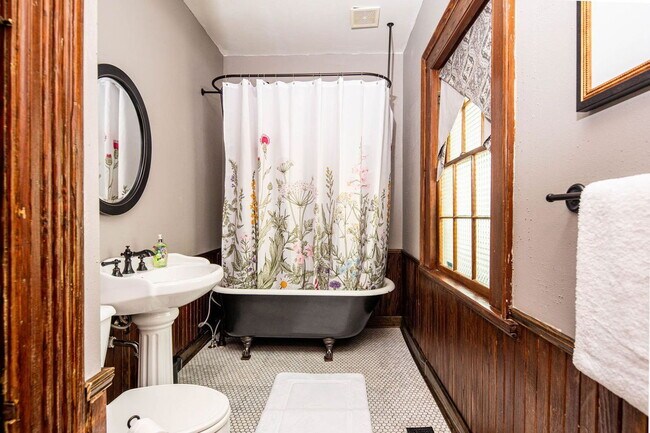 Photo - 664 Arlington Pl Unit 1