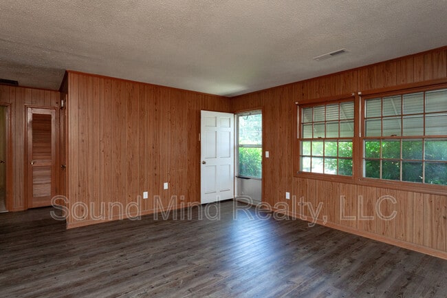 Photo - 203 S Alston St