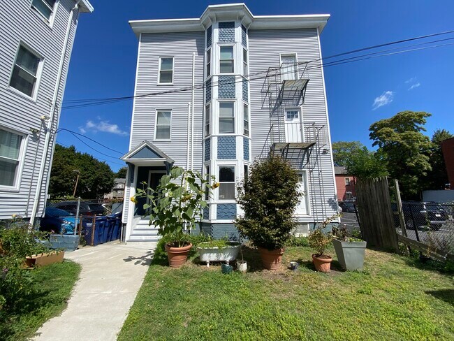 Photo - 59 Bishop Allen Dr Unidad 3