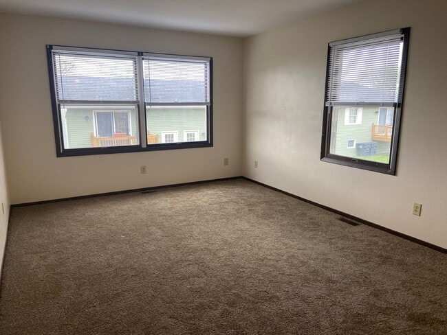 Photo - 4130-4136 Canterbury Dr Unit 4130