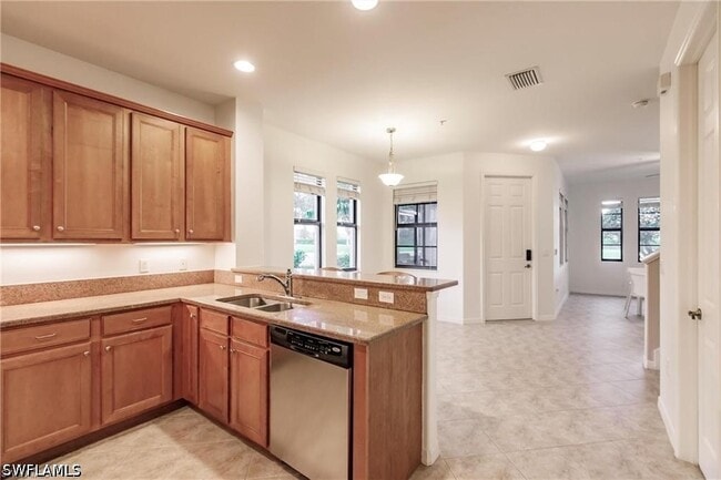 Photo - 1375 Artesia Dr E