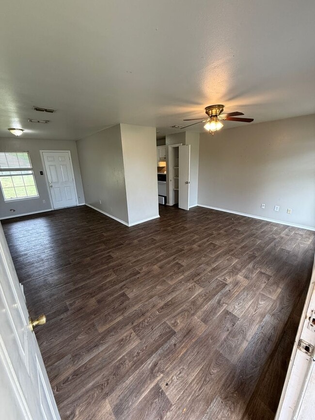 Photo - 3-bed/2-bath with garage!