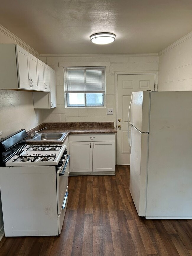 Building Photo - 817-15 1/2 15th Half St Unit B