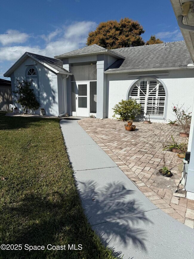 Photo - 1691 Norman St NE