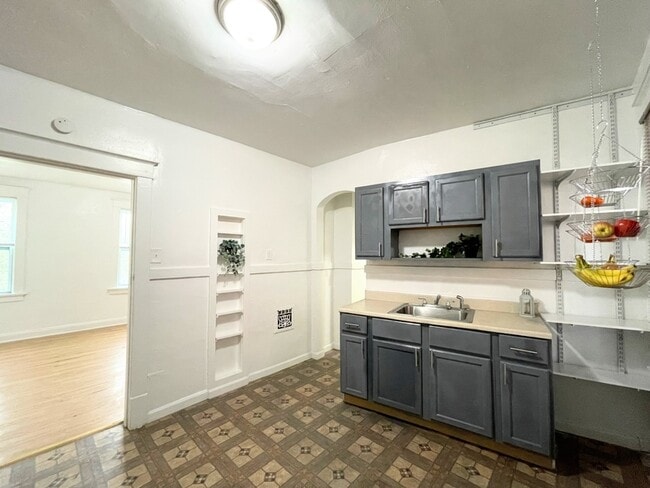 Photo - 2749 Pestalozzi St Unit 2E