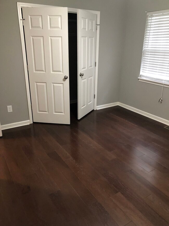 Photo - 110 Creekwood Ave