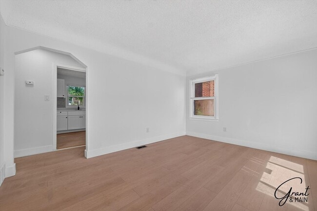 Photo - 3 Bedroom - 1 Bath - Warrendale - $1450