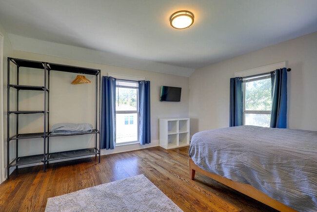 408 NE Douglas St Unit SI ID1572390P