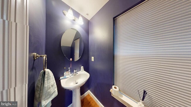 Photo - 5708 Callcott Way