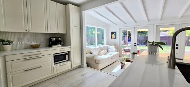 Photo - 712 SW 9th St