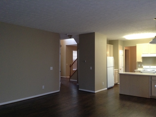 Photo - 684 Linden Creek