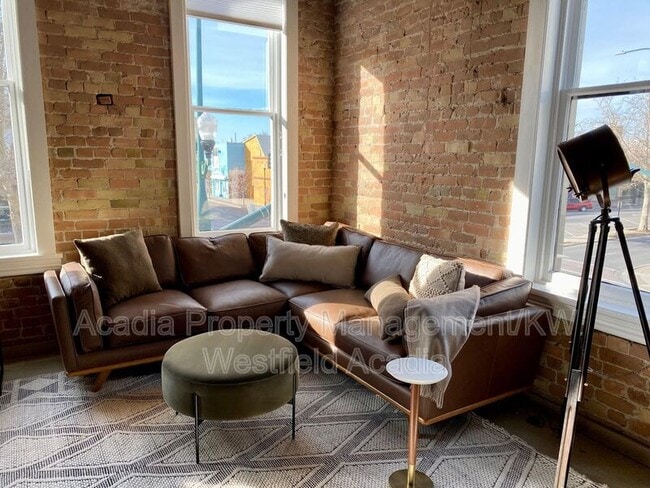 Photo - 20 Freedom Blvd W