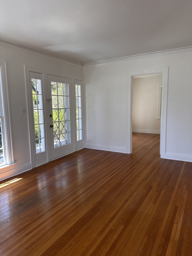Photo - 102 N Oak Ave