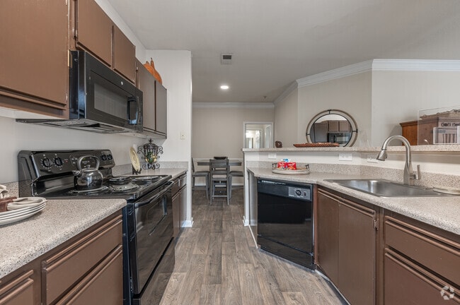 1BR, 1BA - 892SF - The Corner Cottage - Kitchen