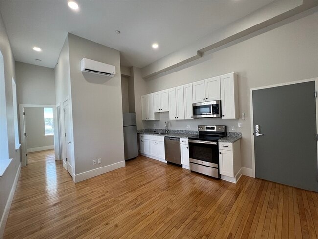 Building Photo - 34 St Joseph St Unit 20