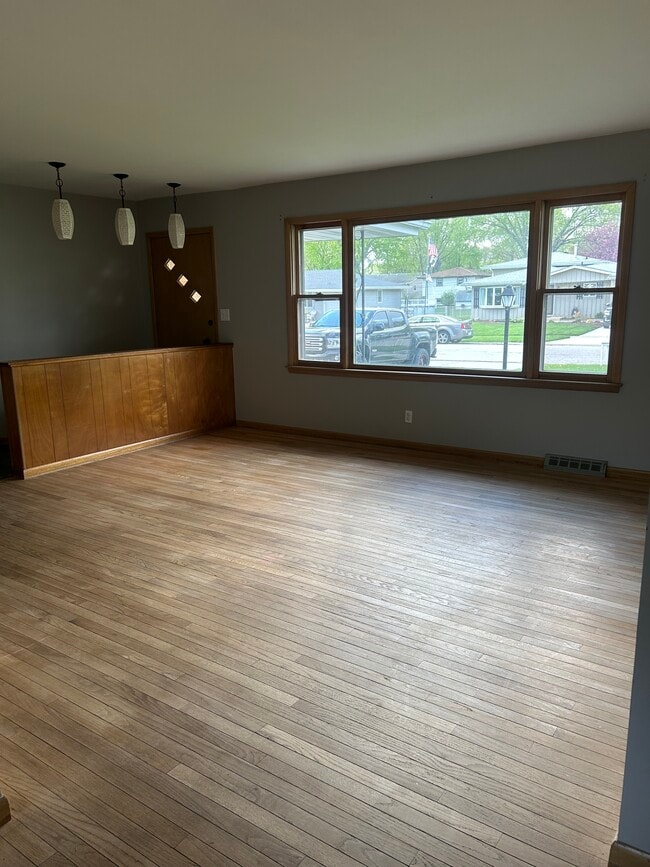 Photo - 2010 Richard St