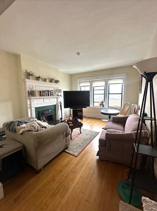 Building Photo - 223 Harvard Ave Unit 9