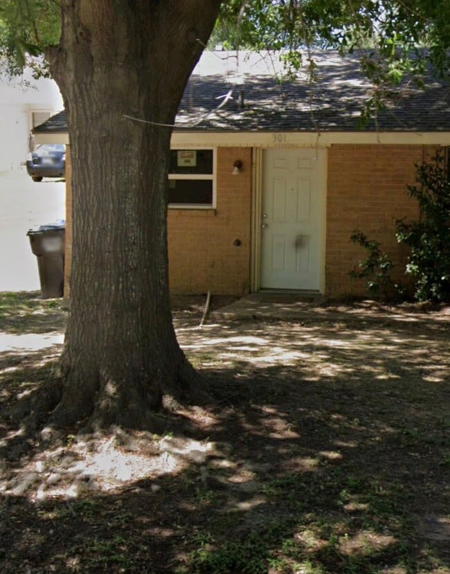 Building Photo - 301 E Arden Dr