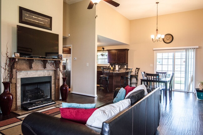Photo - 676 Crestone Ln