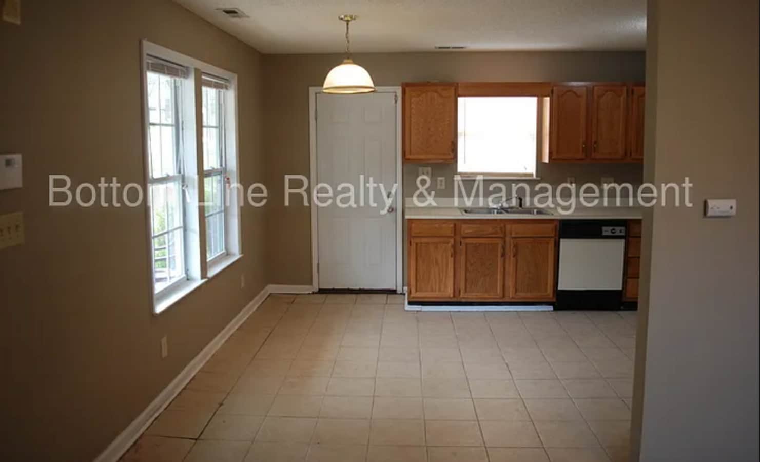 Photo - 1000 1st St