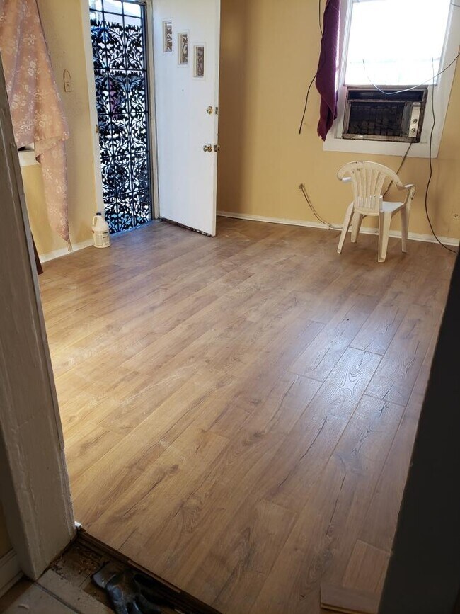 Living Room - 1201 N Prieur St