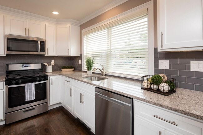 Photo - The Courtyard @ Clifton: In-Unit Washer & ...