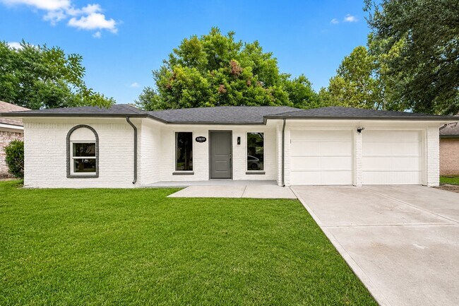 Building Photo - 13619 Elm Ct