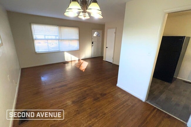 Photo - 1429 65th St W