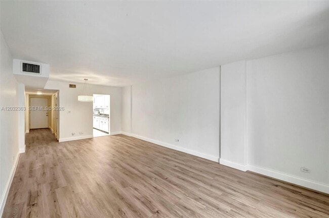 Photo - 3660 NE 166th St Unidad 205