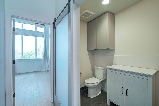 Photo - 3Bd/1.5Ba Seattle Townhouse