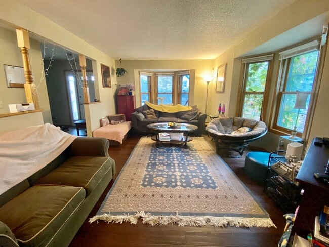 Photo - Gorgeous BIG 5BD/3BA House near the U of M...