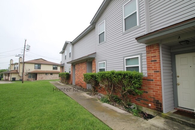 Photo - 3704 Hereford Ln