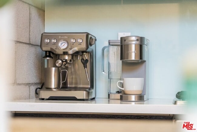 Photo - 3450 Cahuenga Blvd Unidad 101