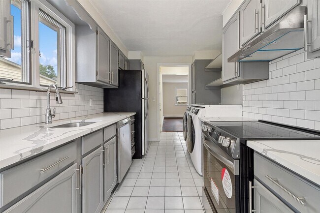 Photo - 25 Armourvilla Apartment Unit 2