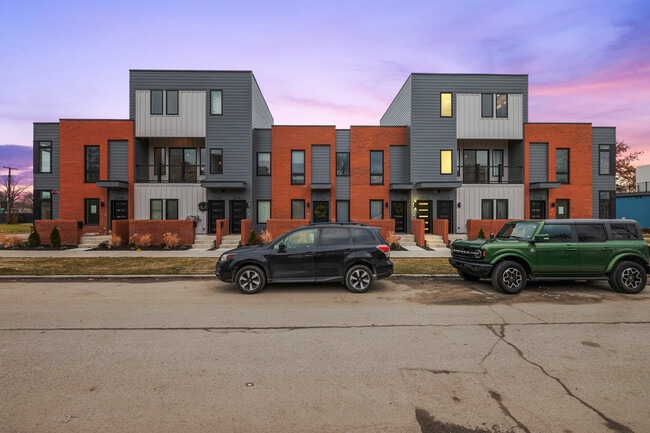 Building Photo - 2732 Harrison St Unit #0