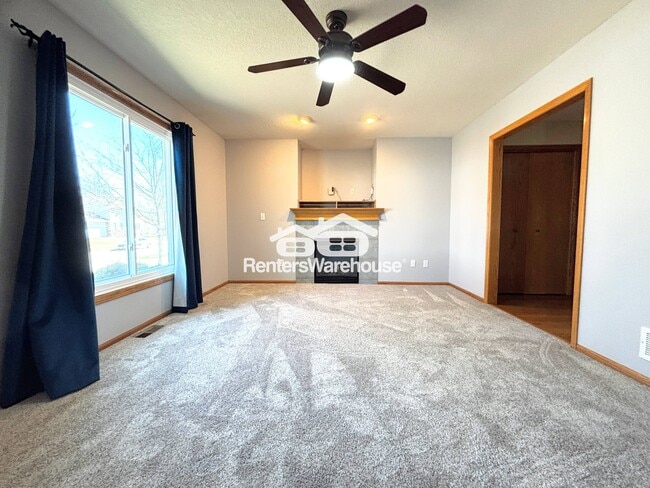 Photo - 330 NE Cardinal Ln